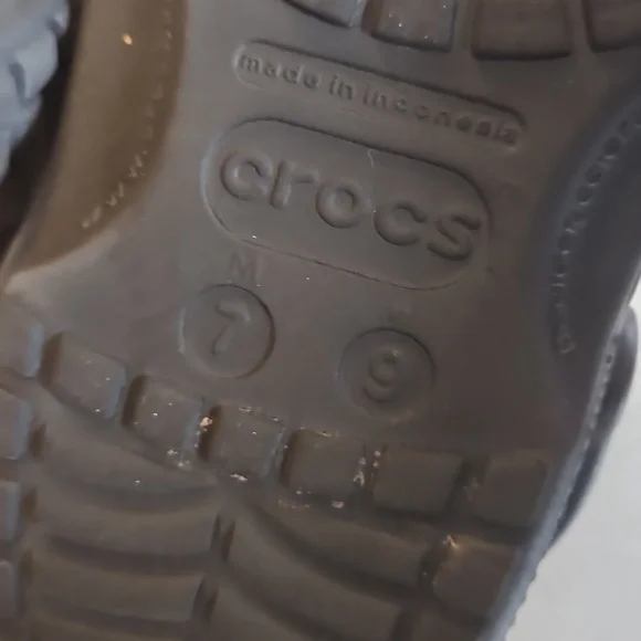 Black Crocs - Picture 8 of 8